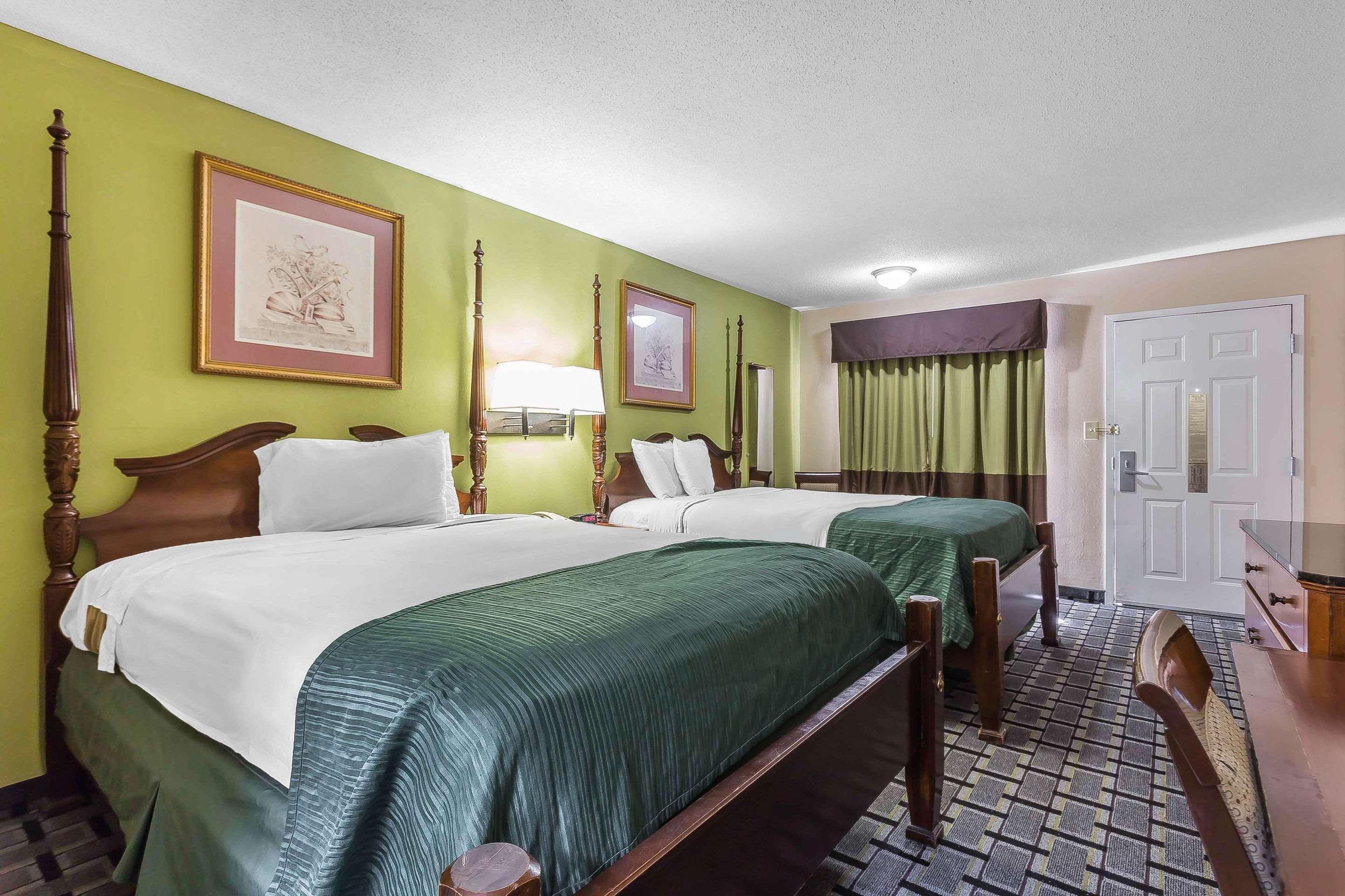 Rodeway Inn 2*