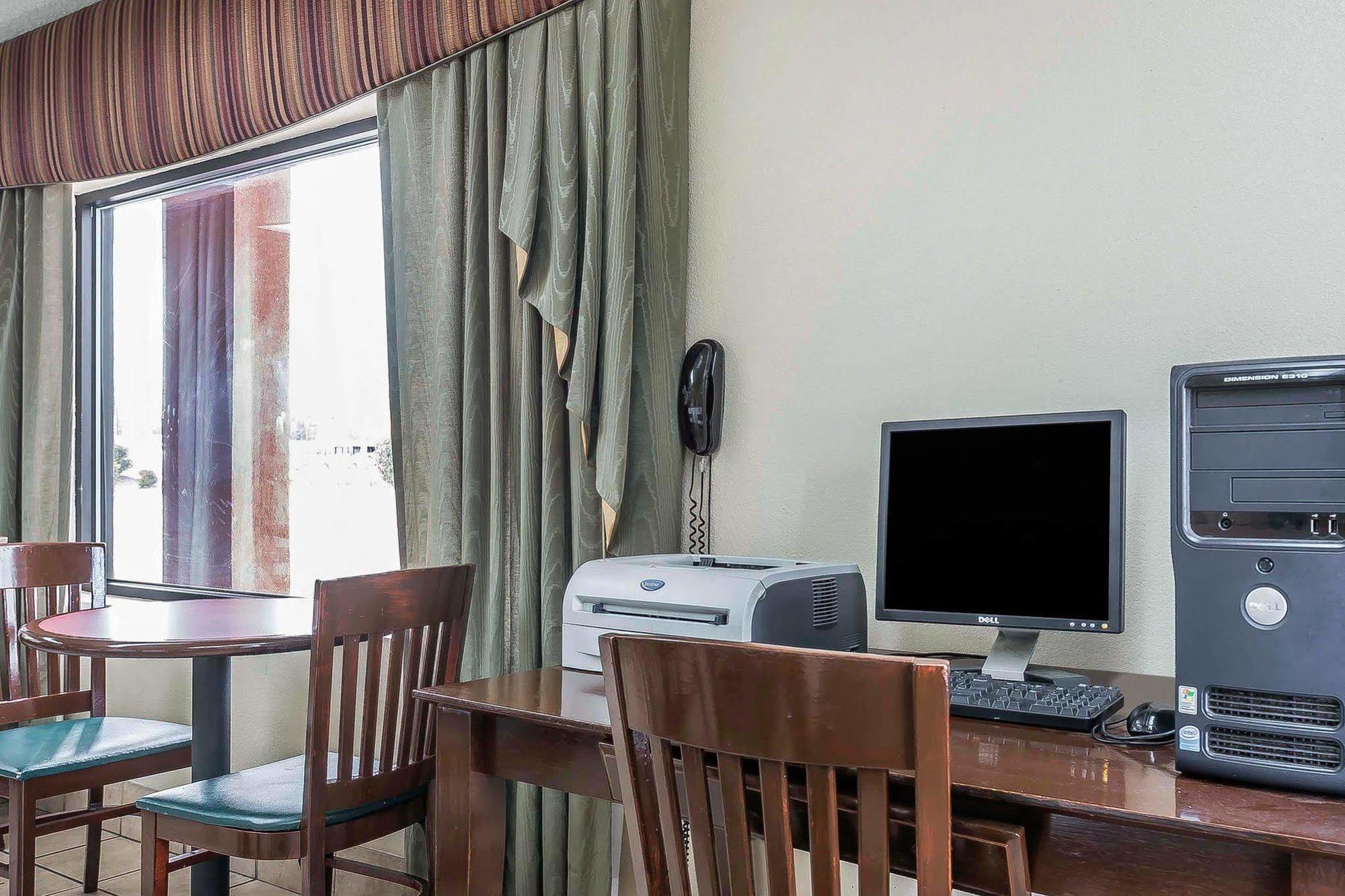 Rodeway Inn 2*